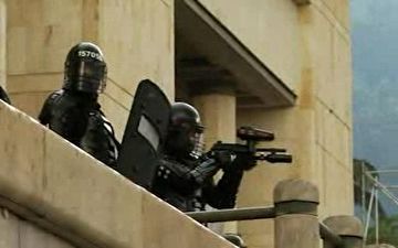 فیلم/درگیری پلیس کلمبیا با دانشجویان معترض 