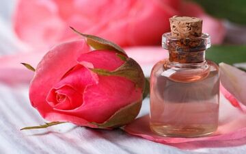 اتفاقاتی که بعد از مصرف گلاب برایتان می افتد