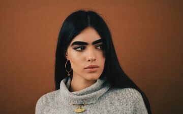 حمله کاربران اینترنتی به دختر مدلینگ 17 ساله با ابروهای جنجالی + عکس ها