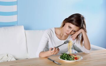 ابتلا به بی اشتهایی عصبی به بهانه‌ کاهش وزن