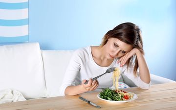 ابتلا به بی اشتهایی عصبی به بهانه‌ کاهش وزن