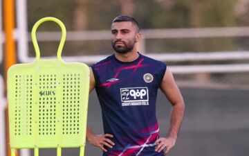 یک استقلالی آل کثیر را به سمت پرسپولیس هدایت می کند
