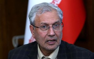 ربیعی: افزایش قیمت ارز هیچ منطق اقتصادی ندارد و به سرعت کاهش می‌یابد