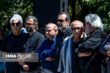 وداع هنرمندان با بهناز نازی؛ پیکر بازیگر سینما و تئاتر در پهنه رودکی بدرقه شد