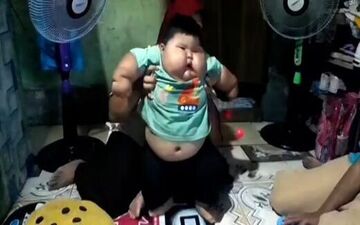 
عجیب اما واقعی/پسربچه‌ ۱۹ ماهه‌ ای که ۲۷ کیلوگرم وزن دارد!