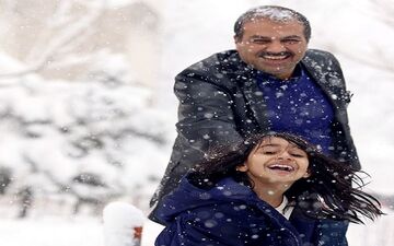 برف بازی پدر و دختری مجری تلویزیون در تهران | عکس