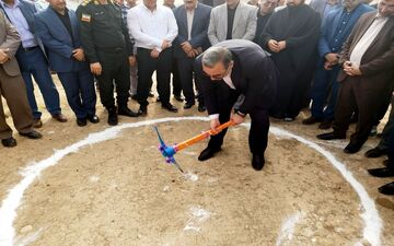   پروژه ساخت استادیوم فوتبال وپیست دومیدانی شهرستان سیروان کلنگ زنی شد