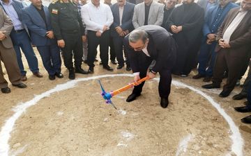   پروژه ساخت استادیوم فوتبال وپیست دومیدانی شهرستان سیروان کلنگ زنی شد