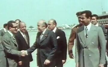 رفتار توهین‌آمیز صدام با نخست‌وزیر شاه +فیلم 
