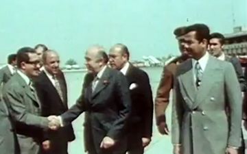 رفتار توهین‌آمیز صدام با نخست‌وزیر شاه +فیلم 