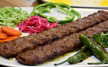 روشی تازه برای پخت کباب کوبیده به روش آشپز یمنی + ویدئو