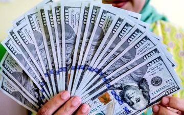 لغو ممنوعیت فروش دلار با کارت ملی / قیمت‌ها در بازار ارز کاهش می‌یابد؟
