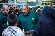 قهرمانان کشتی در قامت خادمان چایخانه امام رضا (ع) / وقتی گوش‌شکسته‌ها خادم زائران امام رئوف می‌شوند