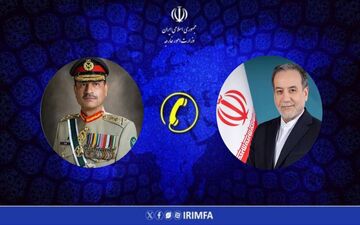 گفت‌وگوی تلفنی عراقچی با فرمانده ارتش پاکستان در مورد تنش‌های منطقه