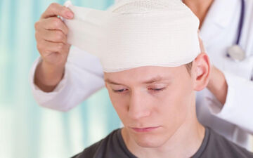 بعد از ضربه به سر چه کاری نباید انجام داد؟