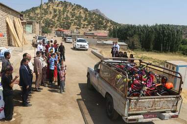 اهدای بیست دوچرخه  از سوی آموزش پرورش استان کرمانشاه به دانش‌آموزان روستای صفرشاه