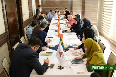 نشست هم‌اندیشی مدیران هتل پارسیان کرمانشاه با فعالان عرصه گردشگری