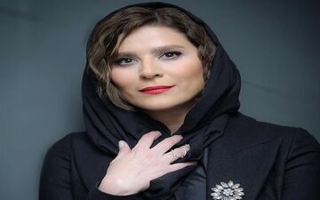 موتورسواری “سحر دولتشاهی” در وسط کویر/ عکس