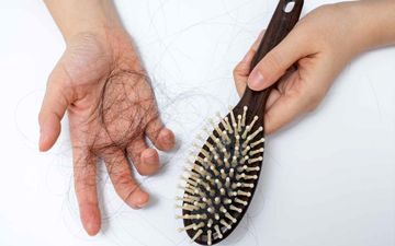 ریزش مو در زنان چه دلایلی دارد؟