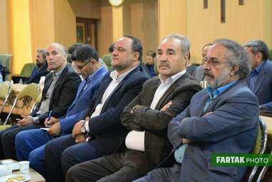 نشست معاون سیاسی وزارت کشور با معتمدین کرمانشاه