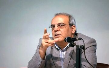  انتقاد عباس عبدی از کسانی که سخنگوی رهبری شده‌اند 
