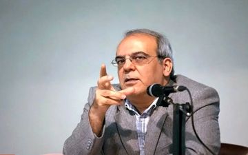  انتقاد عباس عبدی از کسانی که سخنگوی رهبری شده‌اند 