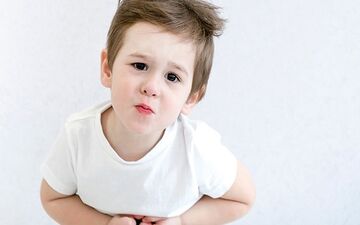 الگوی دفع در هر کودکی متفاوت است/ شایع ترین نوع یبوست در کودکان