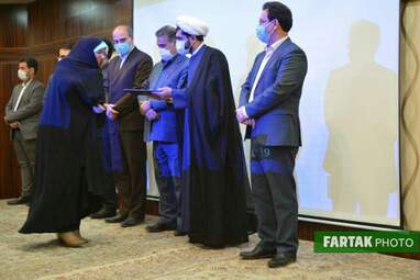 اهدا احکام مدیرکل، اعضای شورهای، مدیران کل و معاونان مرکز گسترش سازمان مقاومتی استان کرمانشاه