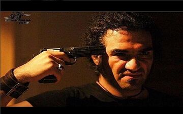 عکس|وقتی خواننده معروف اسلحه اش را بر شقیقه می گذارد...