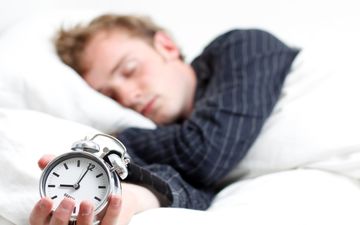 هر کسی چند ساعت در روز باید بخوابد؟
