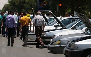 قیمت خودرو سکته کرد/ پای سقوط دلار در میان است