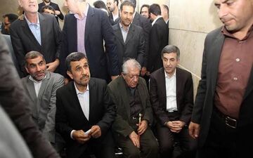 ماجرای همراهی عزت‌الله انتظامی با احمدی نژاد و مشایی در روز ثبت‌نام انتخابات 92 چه بود؟